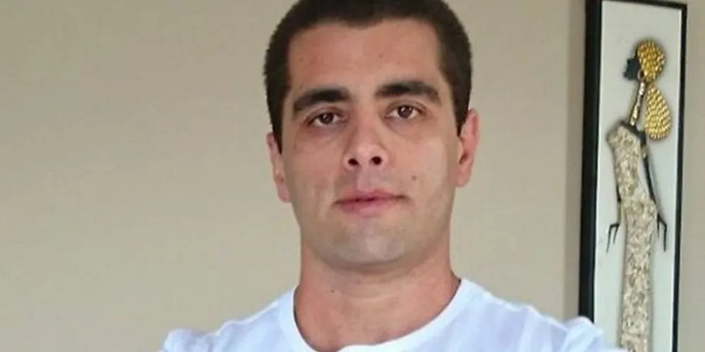 Ele é acusado de realizar um procedimento estético que levou à morte de uma paciente
