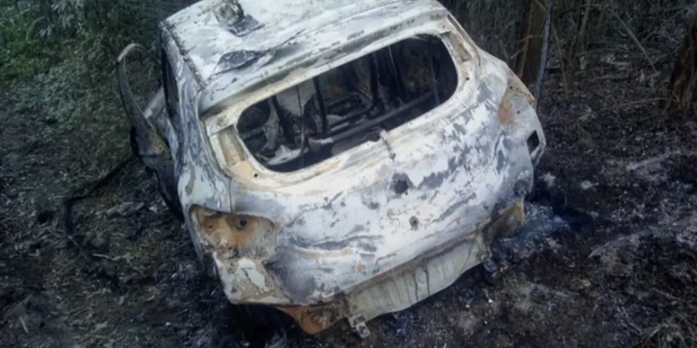 Imagem ilustrativa da imagem Polícia encontra carro e corpo incendiados no Paraná