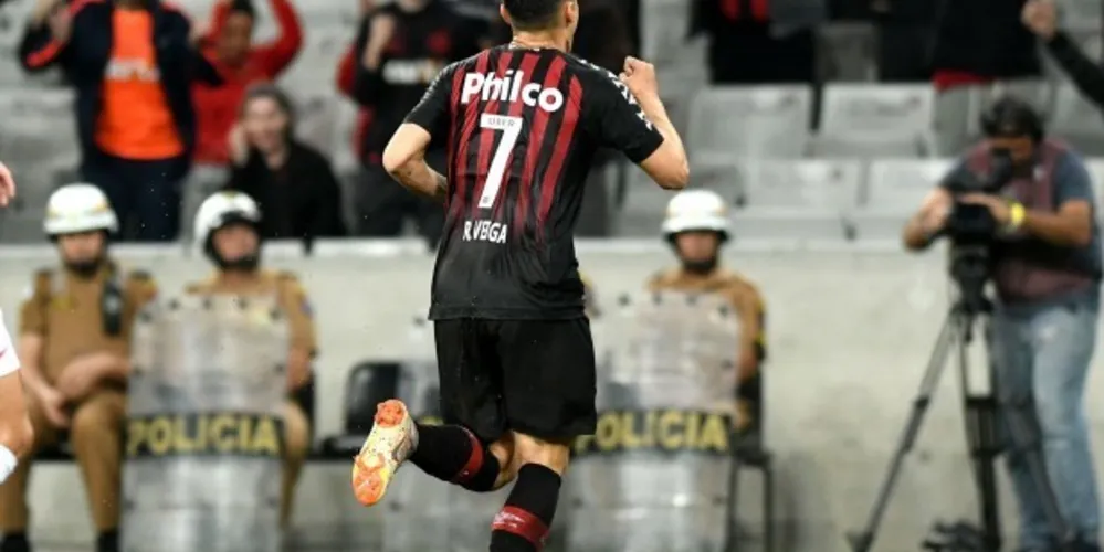 Imagem ilustrativa da imagem Atlético-PR e Inter protagonizam duelo emocionante