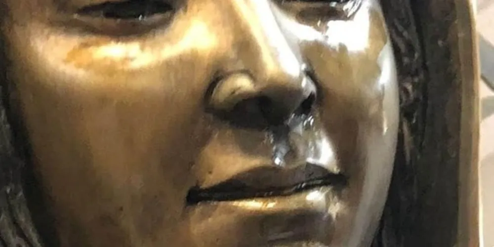 Os investigadores responsáveis pelo caso coletaram as 'lágrimas' da estátua