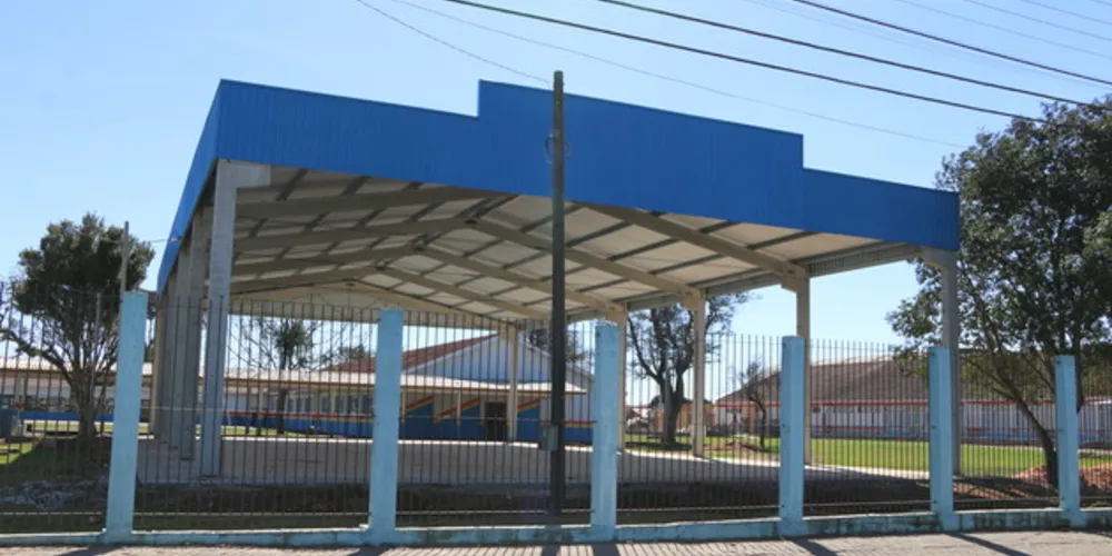 Imagem ilustrativa da imagem Prefeitura de Castro conclui quadras poliesportivas em escolas