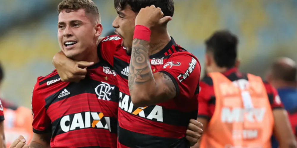 Imagem ilustrativa da imagem Flamengo vence Botafogo e segue líder do Brasileirão
