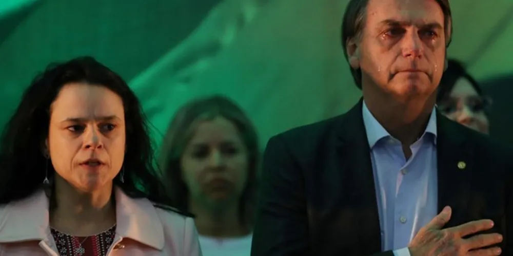 Imagem ilustrativa da imagem Bolsonaro confirma candidatura e pode ter Janaína Paschoal como vice