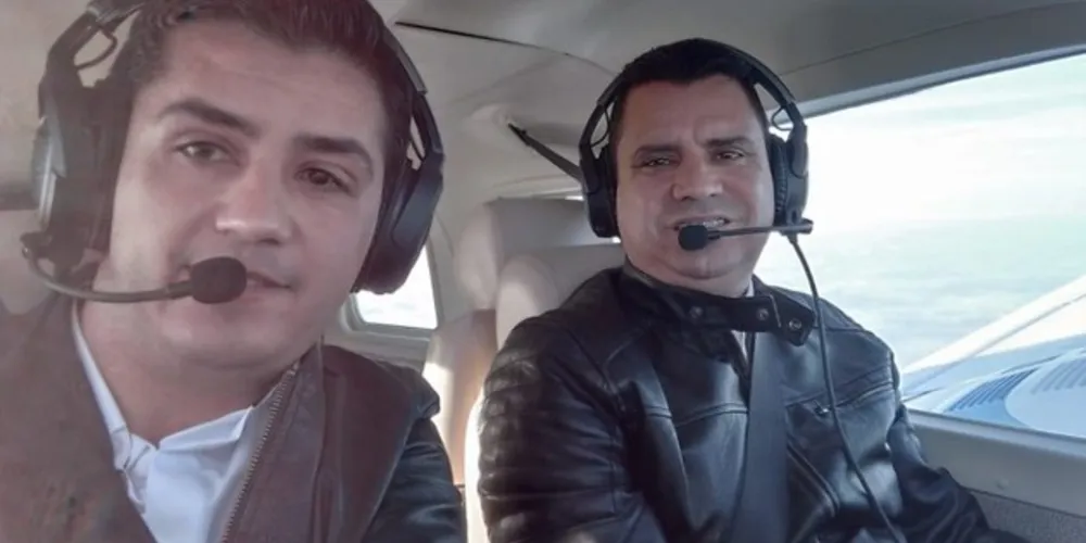 Imagem ilustrativa da imagem Foto mostra piloto e copiloto de avião de Bernardo Carli momentos antes de queda