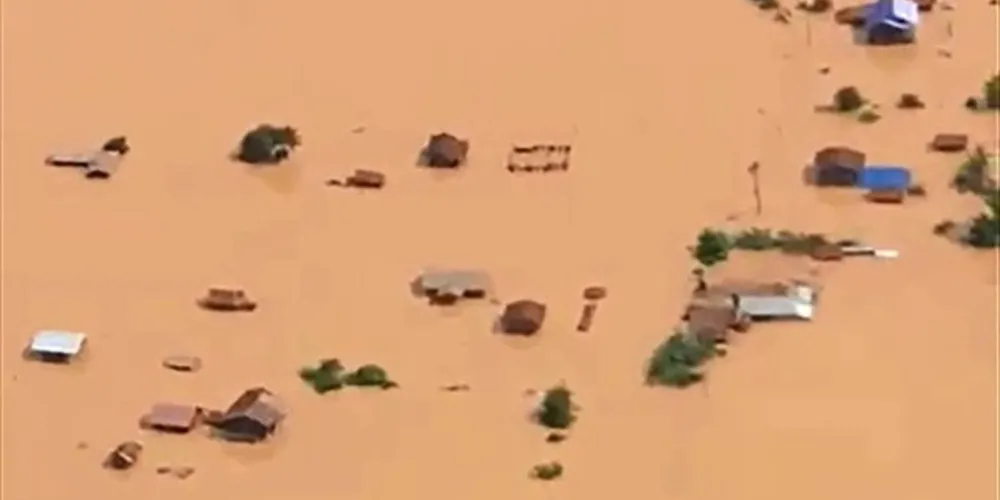 região inundada após rompimento de represa na província de Attapeu.
