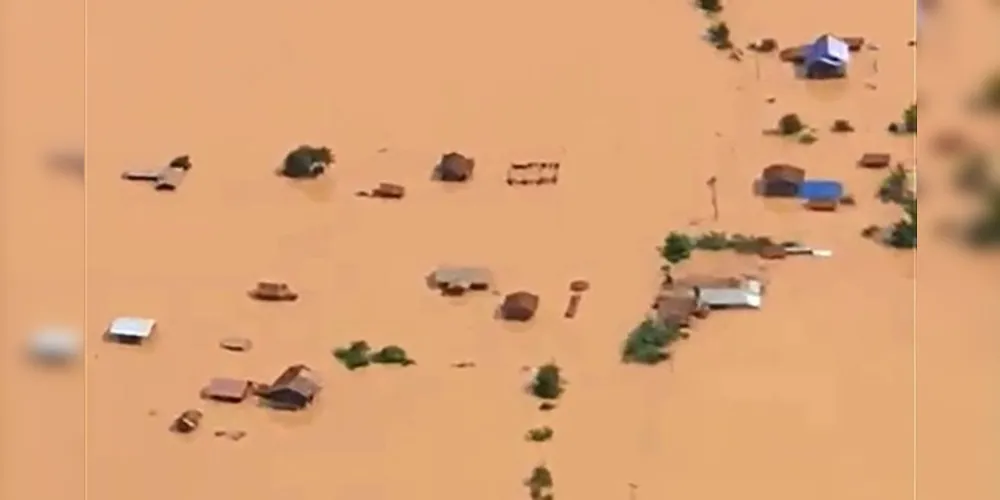 região inundada após rompimento de represa na província de Attapeu.