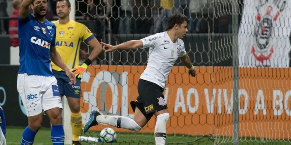 Imagem ilustrativa da imagem Romero faz dois e Timão vence Cruzeiro pelo Brasileirão