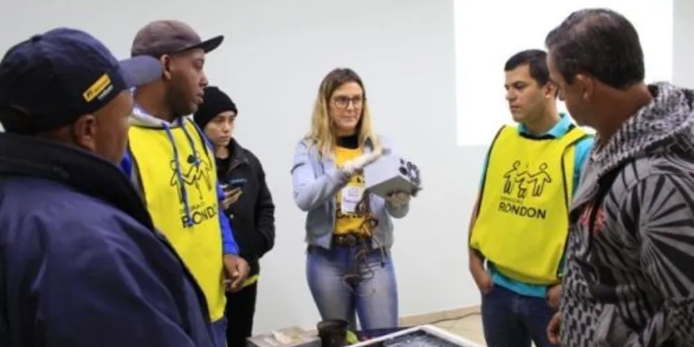 Imagem ilustrativa da imagem Rondon orienta sobre lixo eletrônico em Bituruna