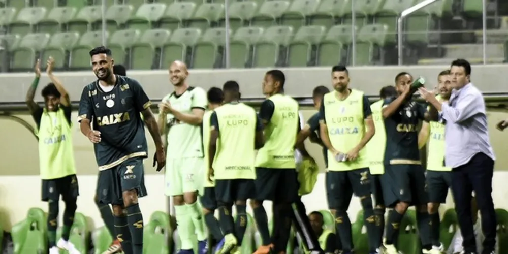 Imagem ilustrativa da imagem América-MG bate o Inter e deixa zona de rebaixamento
