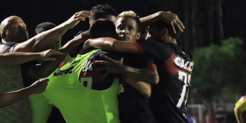 Imagem ilustrativa da imagem Vitória bate o Sport e sobe na tabela do Brasileirão