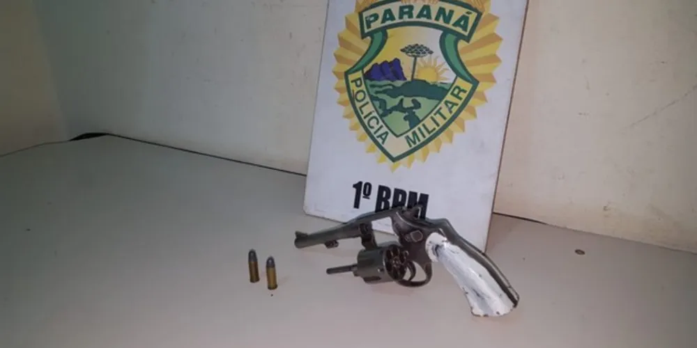 Imagem ilustrativa da imagem Homem é preso após ameaçar namorada com revólver