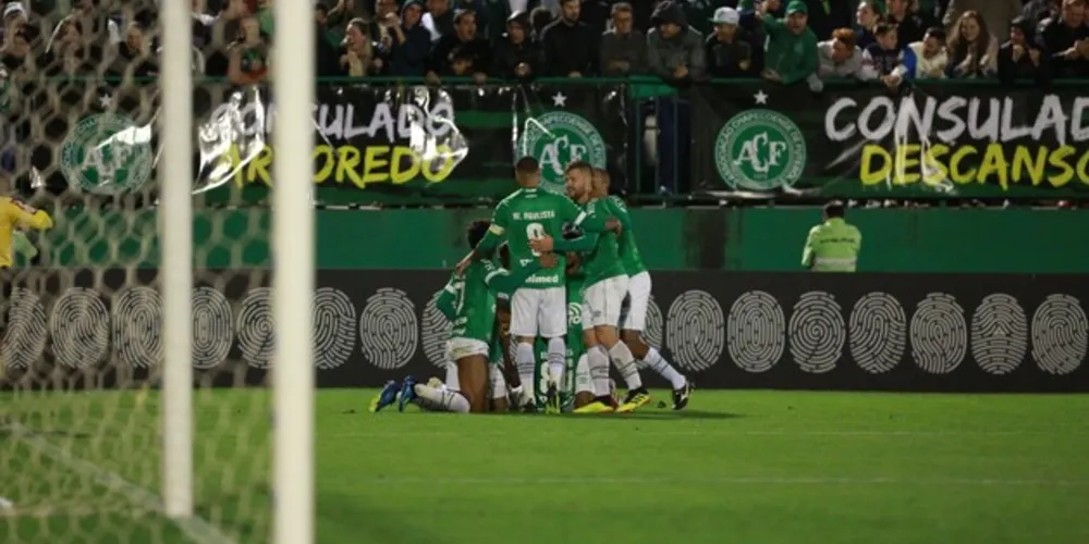 Empate tira Chape da zona de rebaixamento e mantém gremistas na quarta posição