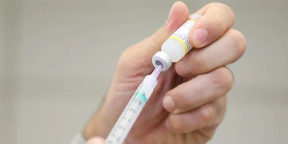 Até a regularização, as doses continuarão sendo distribuídas aos estados de forma reduzida, em razão de atrasos na entrega feita pelo laboratório produtor 