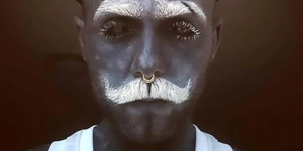 Adam Curlykale já tatuou 90% do seu corpo e decidiu remover seu pênis por estragar seu novo visual