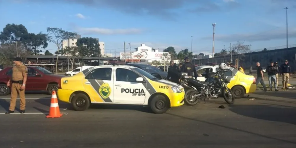 Imagem ilustrativa da imagem Viatura da PM atropela pedestres e mata dois em Curitiba