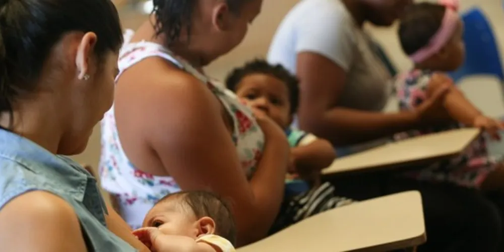 Amamentação deve ocorrer já nos primeiros 30 minutos de vida da criança
