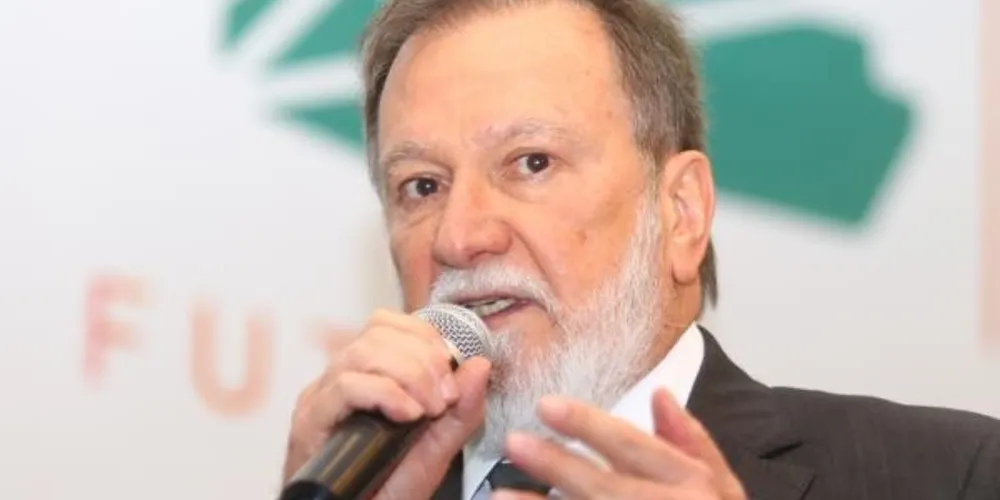 Ex-senador oficializa desistência de candidatura ao governo do Paraná

