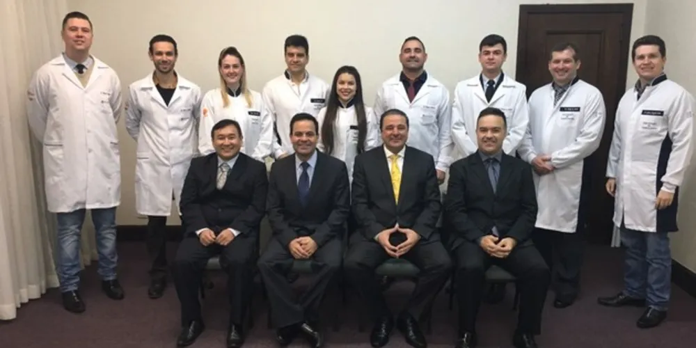 Imagem ilustrativa da imagem Turma de dentistas conclui especialização no Cescage