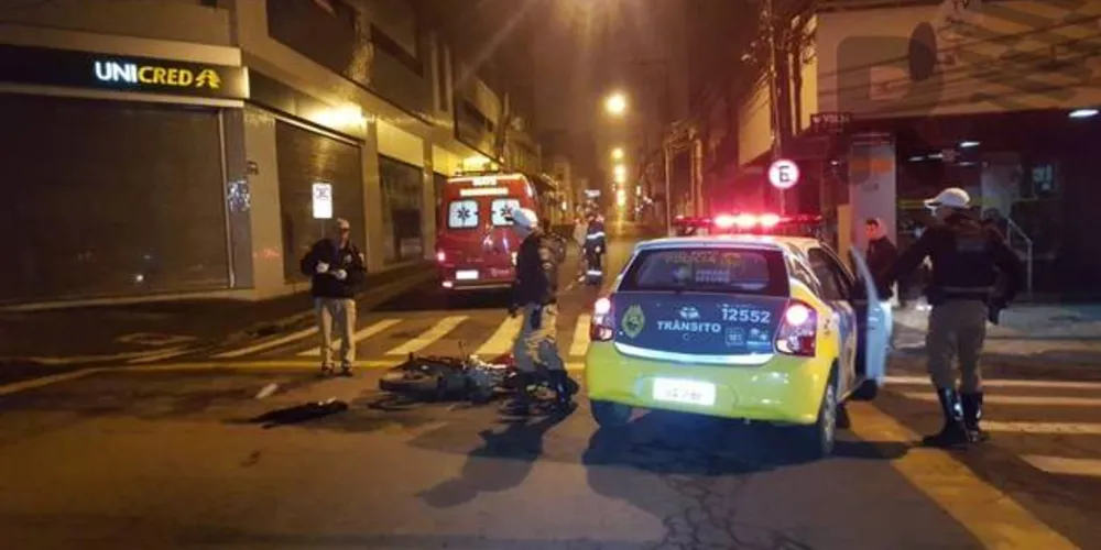 Imagem ilustrativa da imagem Colisão no centro da cidade deixa dois feridos