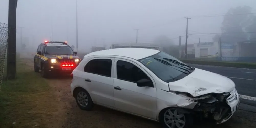 Imagem ilustrativa da imagem Neblina provoca acidente entre carro e caminhão