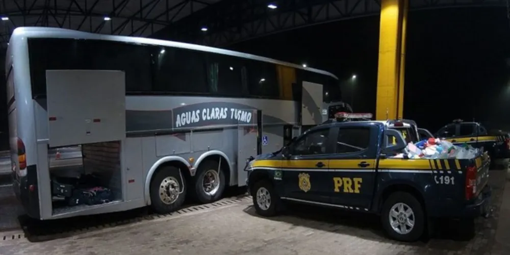 Imagem ilustrativa da imagem Mais de meia tonelada de cocaína é encontrada em ônibus que levava religiosos