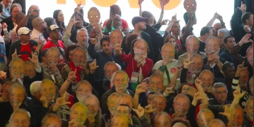 Imagem ilustrativa da imagem Por aclamação e sem vice, PT oficializa candidatura de Lula