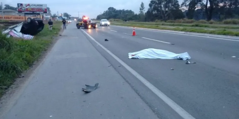Imagem ilustrativa da imagem Carro despenca na região de Curitiba e motorista morre atropelado