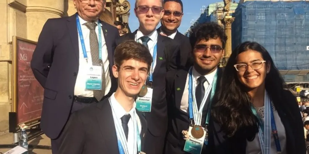 Com esses resultados, somando a pontuação geral dos quatro estudantes brasileiros, o Brasil ficou na 12ª posição entre os 76 países (em 2017 esteve na 18ª).