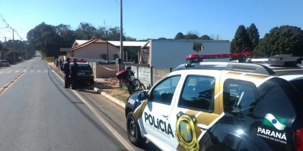 Equipes da Criminalística e do IML estiveram no local
