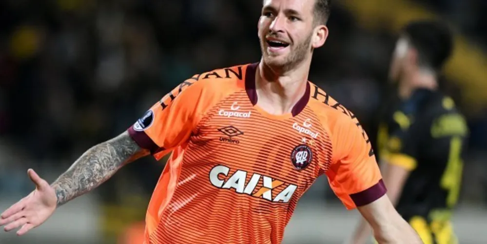 Imagem ilustrativa da imagem Atlético-PR goleia o Peñarol e avança na Sul-Americana