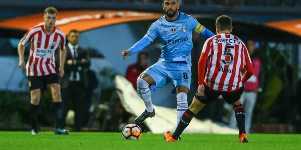 Imagem ilustrativa da imagem Estudiantes vence Grêmio por 2 a 1 na Libertadores