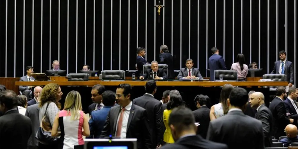 Imagem ilustrativa da imagem Câmara aprova duas MPs negociadas com caminhoneiros