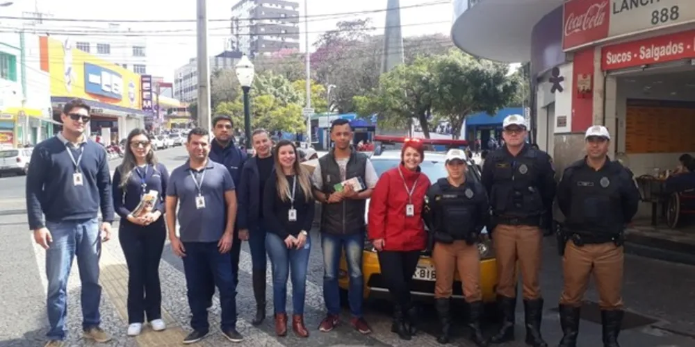 Imagem ilustrativa da imagem PM promove ação educacional no Dia Internacional do Pedestre