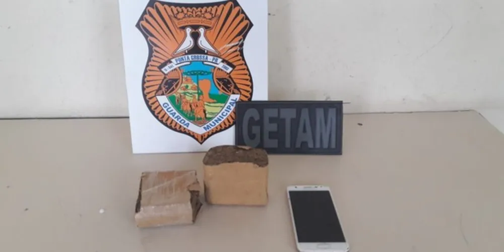 Imagem ilustrativa da imagem Guarda Municipal prende garupa de moto com tablete de maconha