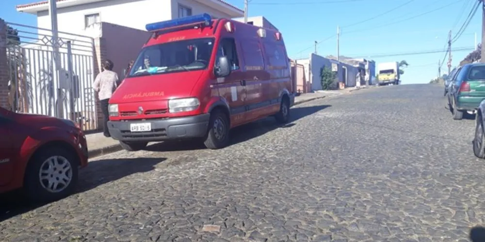 Vítima foi socorrida por equipes do Corpo de Bombeiros