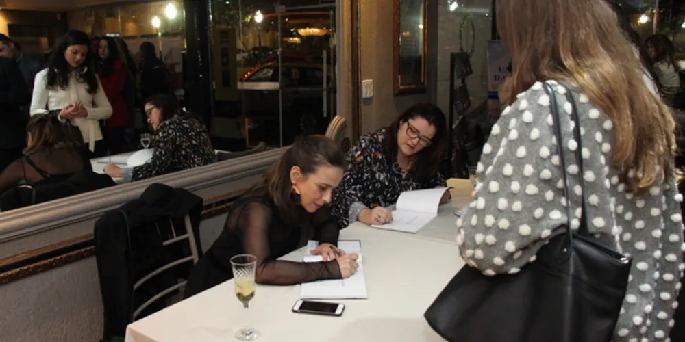 Imagem ilustrativa da imagem Livro retrata seis casas modernistas em PG