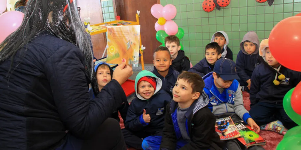 Imagem ilustrativa da imagem ‘Dia da Troca de Livros’ incentiva a leitura entre alunos e a família