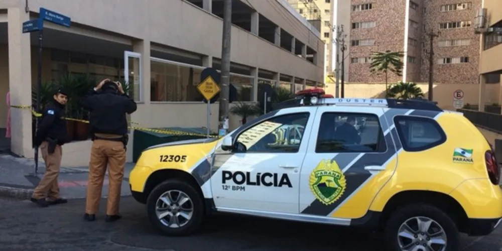 Imagem ilustrativa da imagem Zelador encontra feto dentro de lixeira em Curitiba