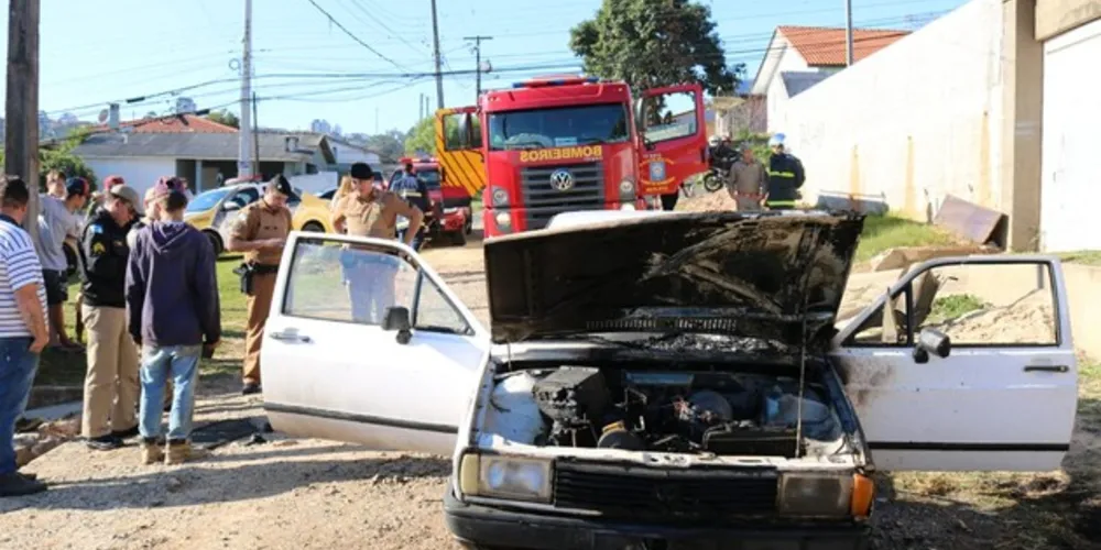 Imagem ilustrativa da imagem Incêndio mobiliza bombeiros na Vila Santo Antônio
