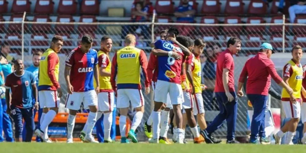 Imagem ilustrativa da imagem Com gol aos 50 do segundo tempo, Paraná empata com o Botafogo