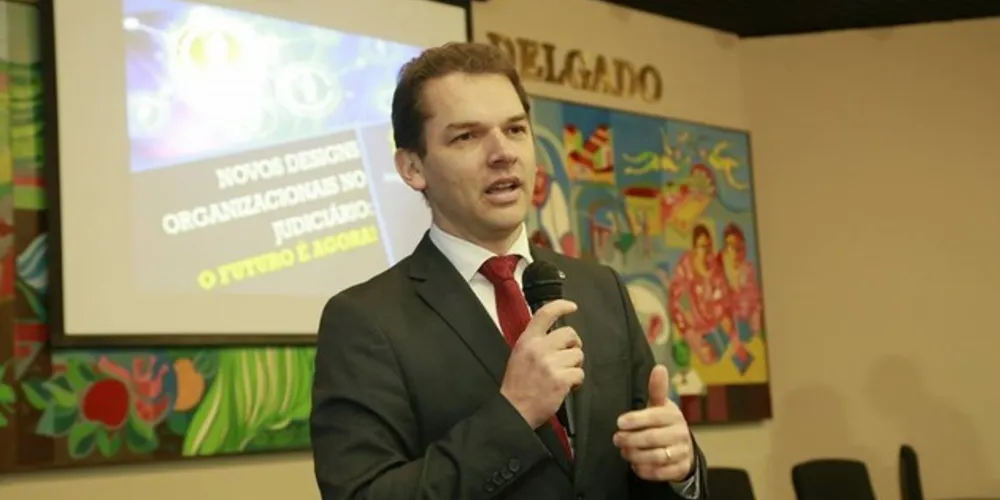 Imagem ilustrativa da imagem Juiz federal publica Manual Luso Brasileiro de Gestão Judicial
