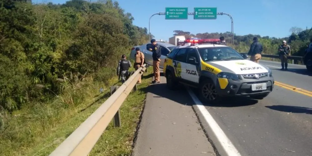 Polícia cerca os bandidos no Contorno Norte. Eles fugiram para o mato