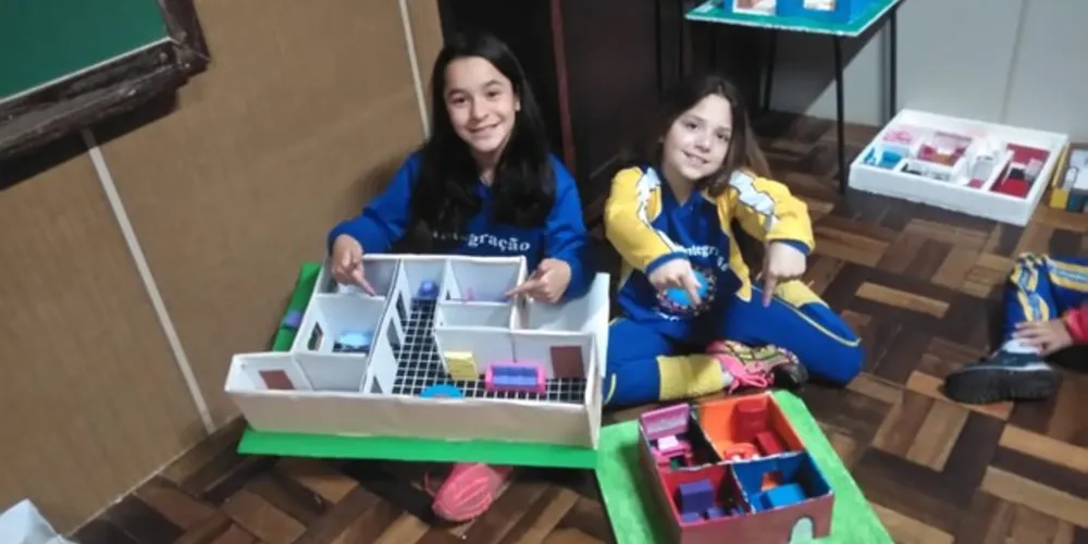 Imagem ilustrativa da imagem Alunos ‘reconstroem’ casas em atividade sobre arquitetura