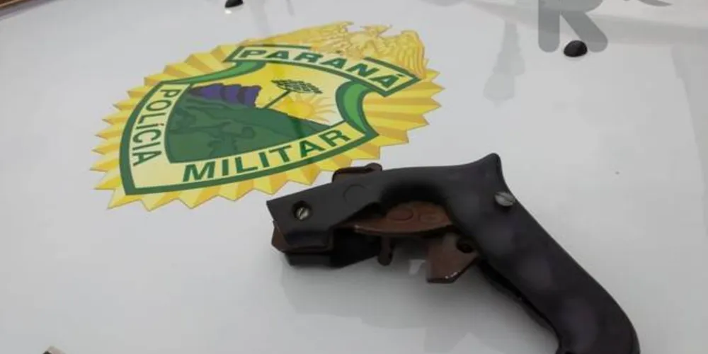 Imagem ilustrativa da imagem Polícia flagra adolescentes no centro com arma falsa