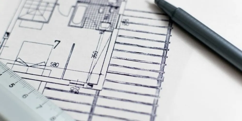 Desenhista de construção civil está entre as possibilidades de cursos.