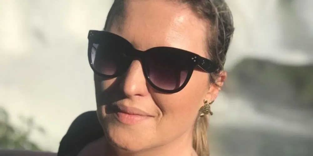NIVER - A empresária Alessandra Zimmermann, na intimidade familiar, brindará a troca de idade no próximo domingo (19). Da coluna RC os votos de realizações e alegrias.