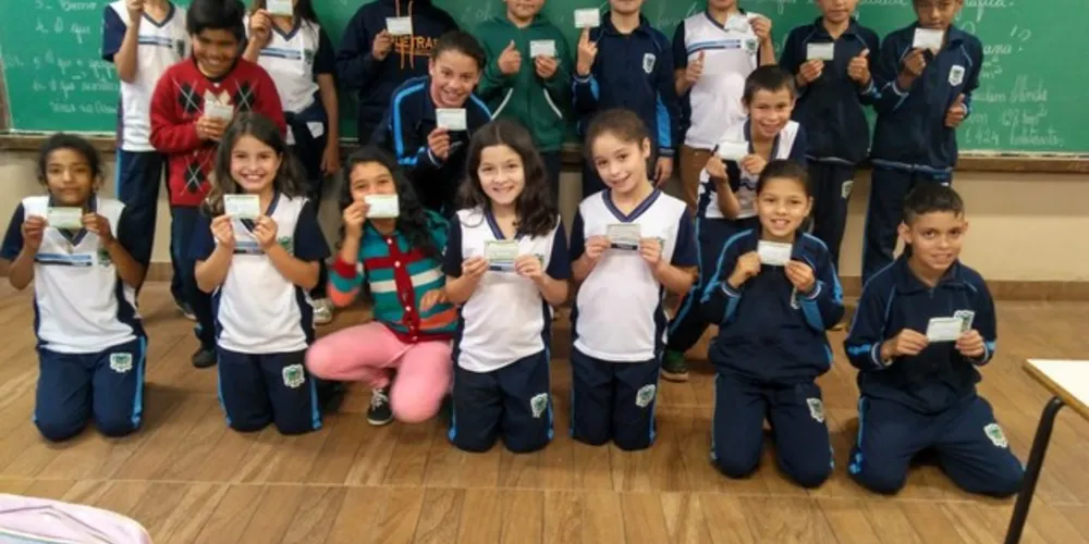 Imagem ilustrativa da imagem Escola de Tibagi realiza eleições fictícias junto a alunos