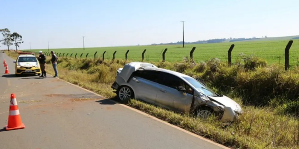Imagem ilustrativa da imagem Capotamento deixa dois feridos na estrada de Itaiacoca