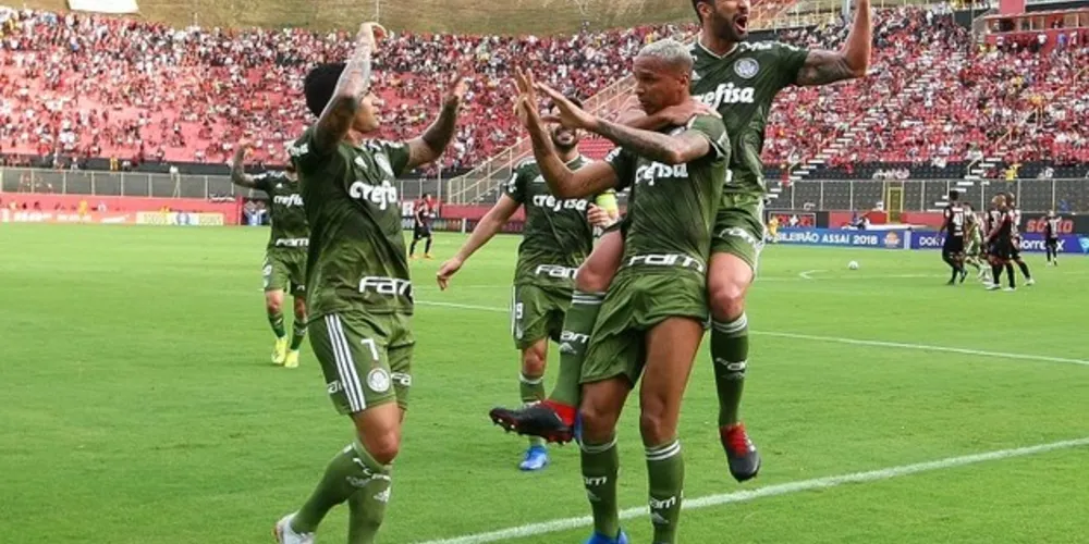 Imagem ilustrativa da imagem Palmeiras bate Vitória por 3 a 0 no Barradão