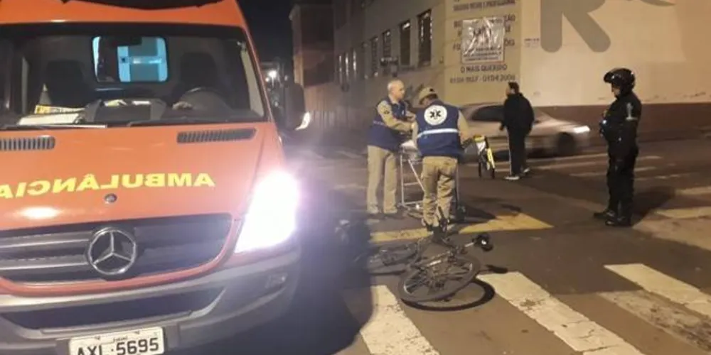 Imagem ilustrativa da imagem Motorista foge após atropelar ciclista no centro de PG